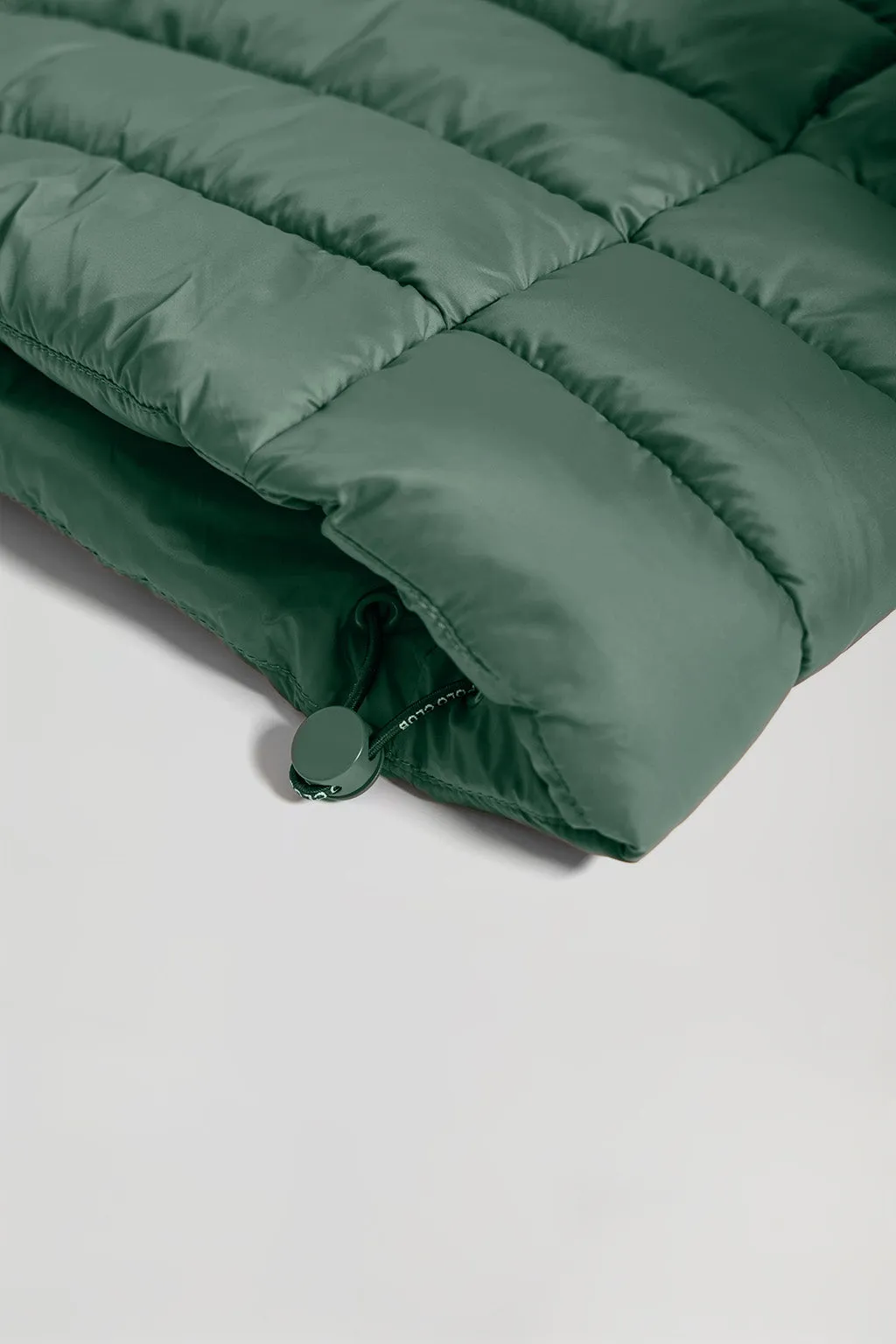 Abrigo Corinne verde ultralight con capucha y logotipo Polo Club