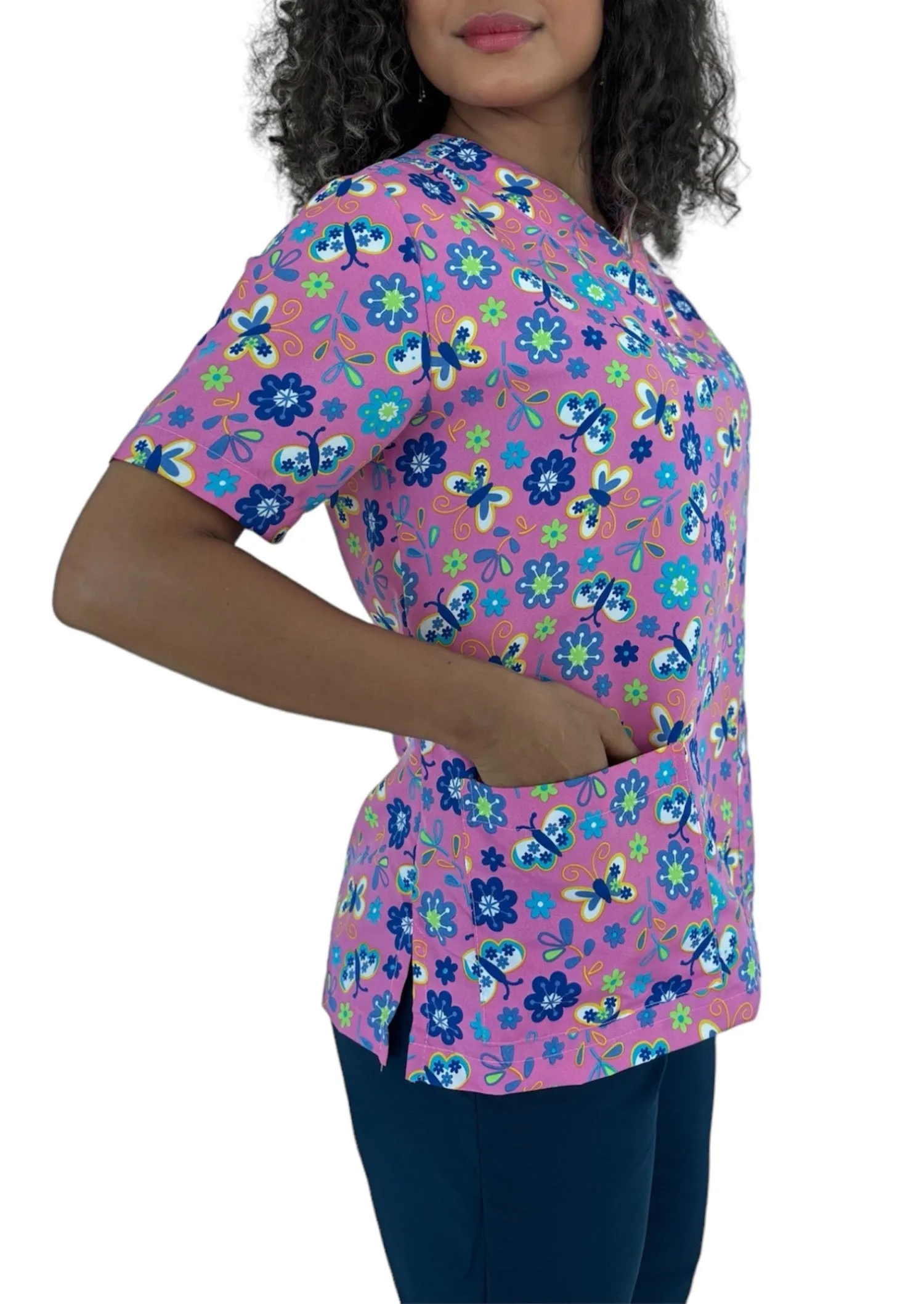 Camisa antifluidos - Mariposas y Flores Fondo Rosa