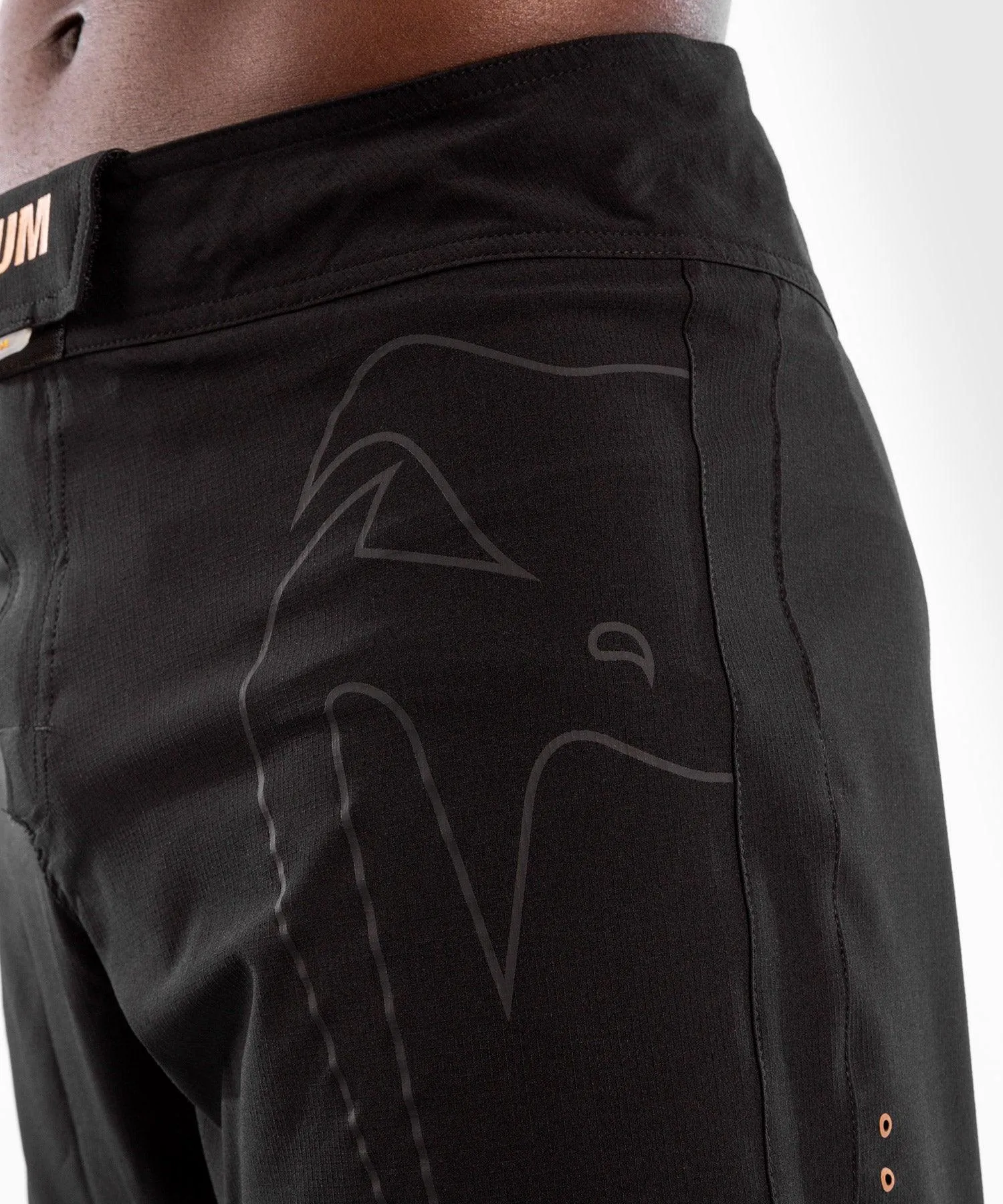 Fightshorts Venum LIGHT 4.0 - Negro/Bronce