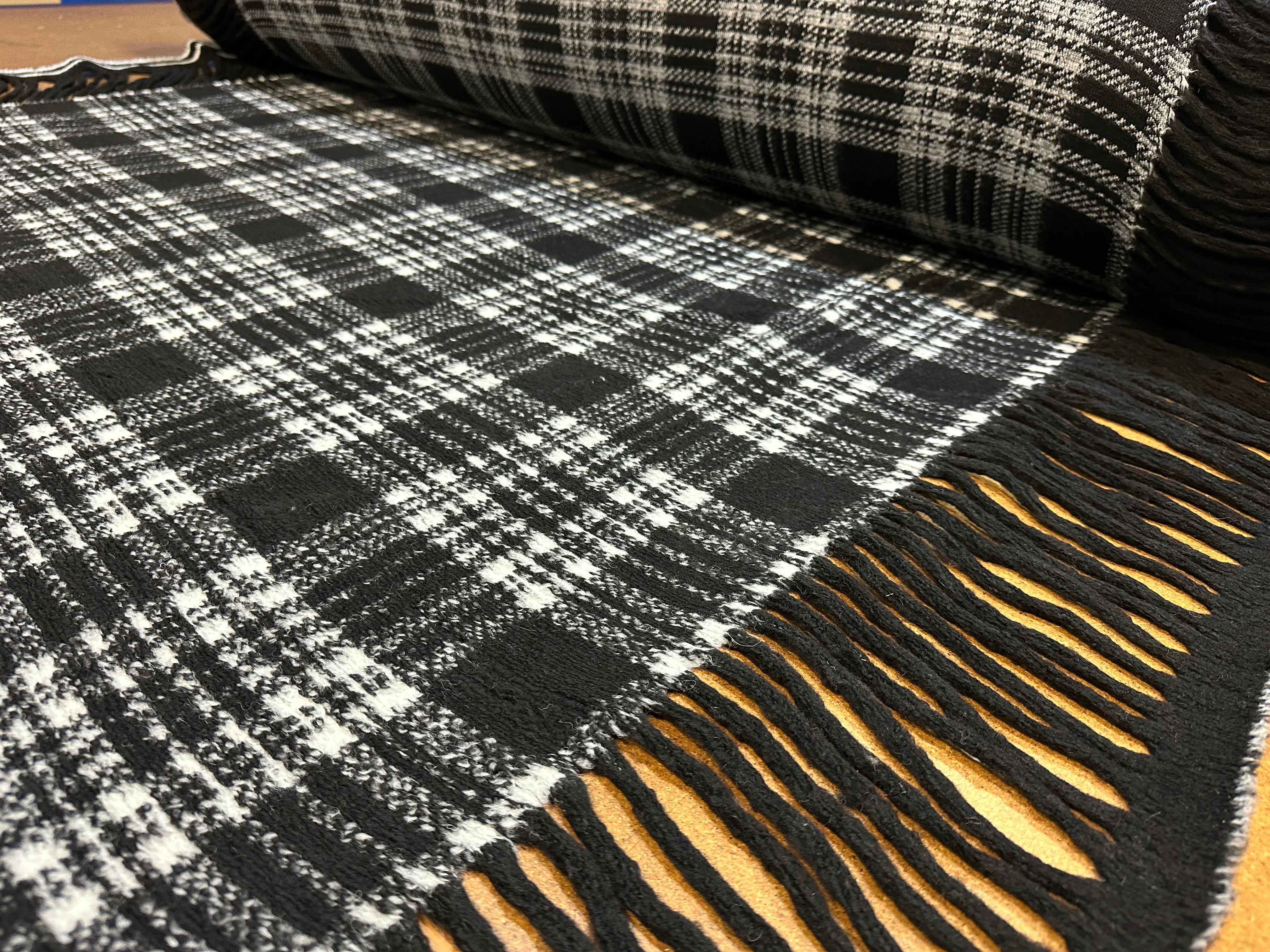 Lana Cotta Tartan Bianco/Nero Con Frange