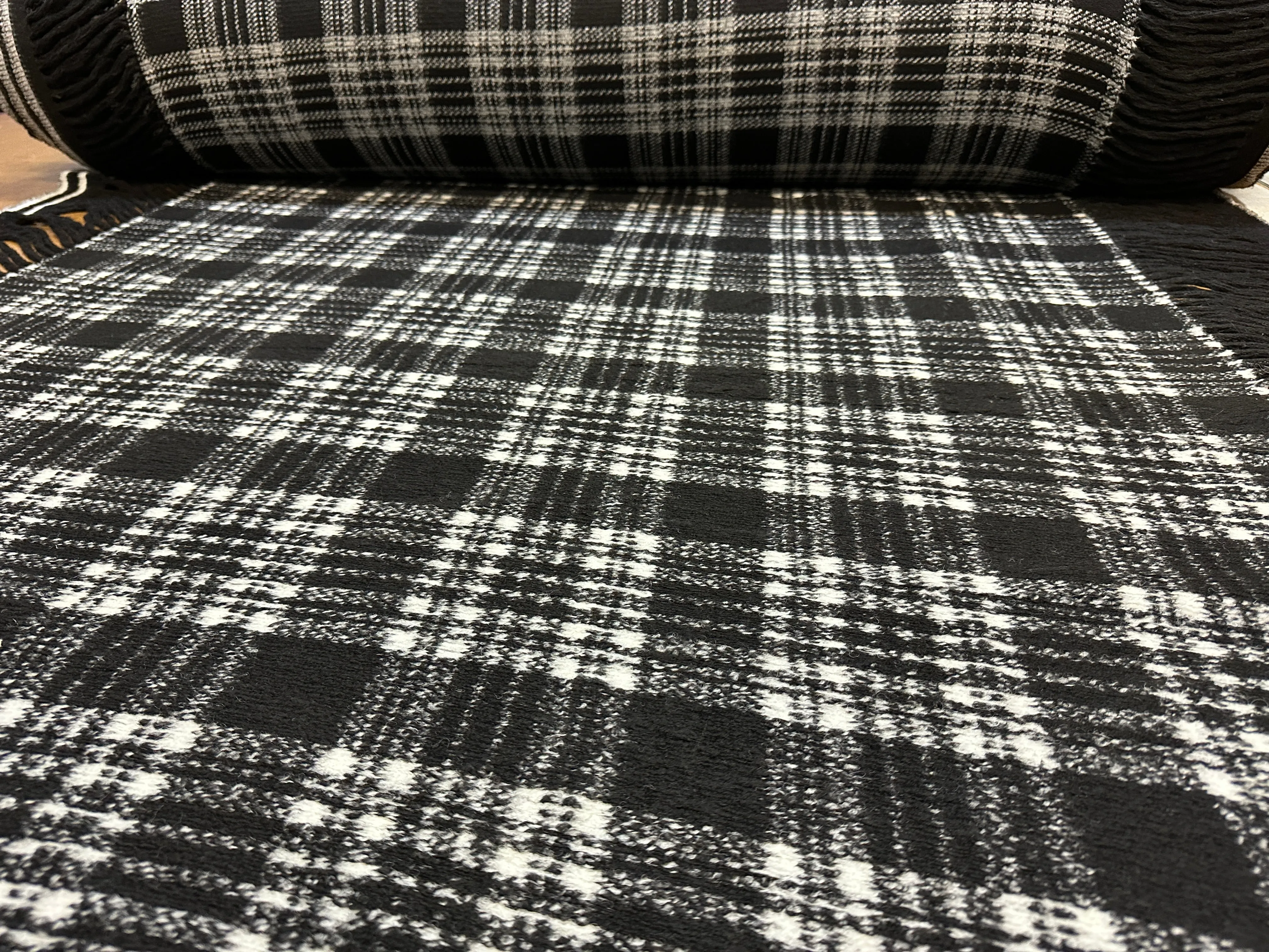 Lana Cotta Tartan Bianco/Nero Con Frange