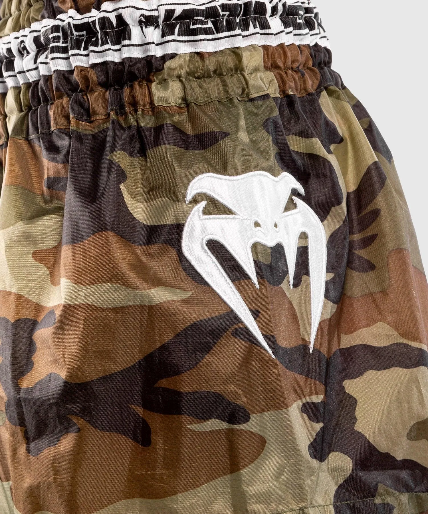 Pantalones cortos Venum Muay Thai Parachute - Camuflaje bosque